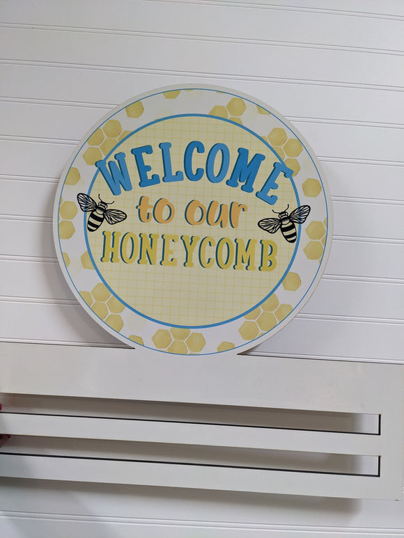Welcome to our Honeycomb Wreath Rail